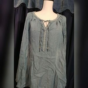 NWT Carmella Chambray Denim Top